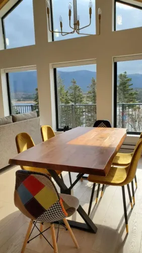 Mesa de Jantar Rústica com Design Moderno