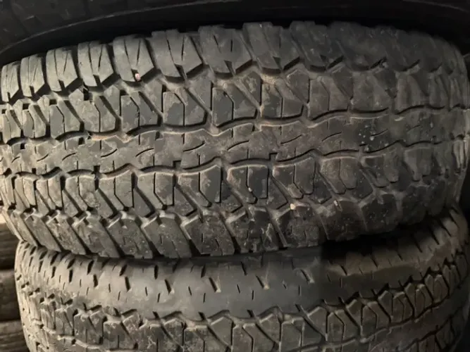 Pneu 215/80/16 Firestone com 85 % de vida útil
