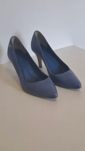 Scarpin Couro Raphaella Booz 35