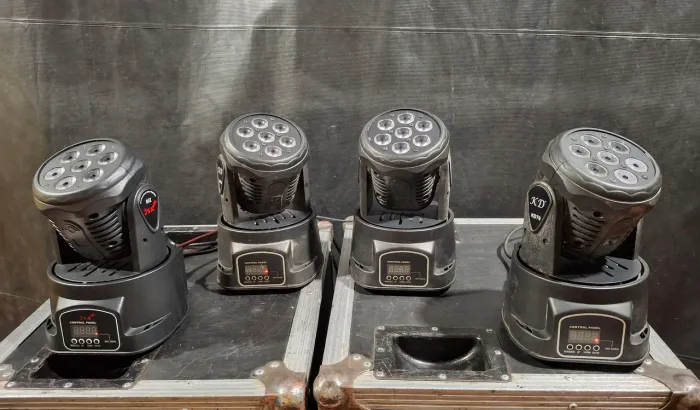 Moving Head Wash 7 Leds 15w Com mesa DMX e Cabos 