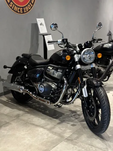 Super Meteor 650 - Danielle 