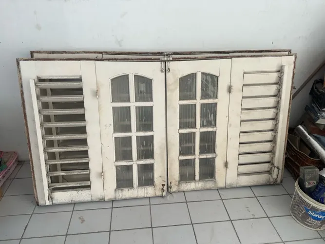 Vendo 2 janelas 2,10 x 1,10 ( tenho 2 unidades )
