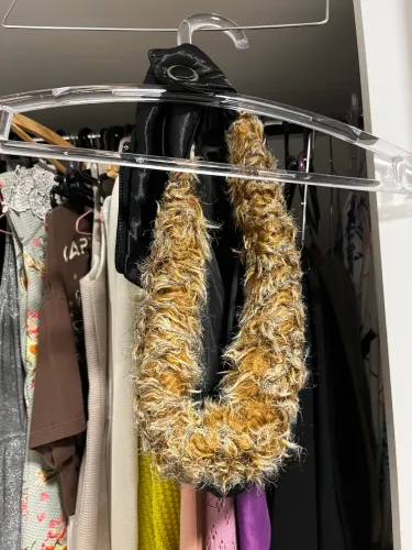 Casaco de Frio ou jaqueta bomber de forro grosso e capuz removível