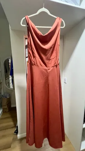 Vestido terracota com fenda, lindo. Tamanho M/G