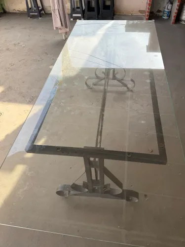 Mesa grande estrutura colonial