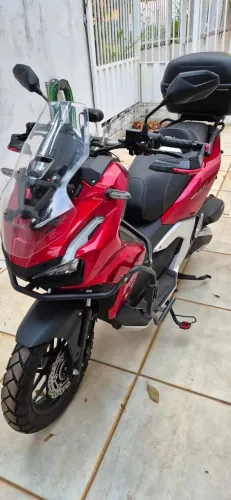 ADV 160 - 2026 - 3 mil km - com baú GIVI e banco Conforto