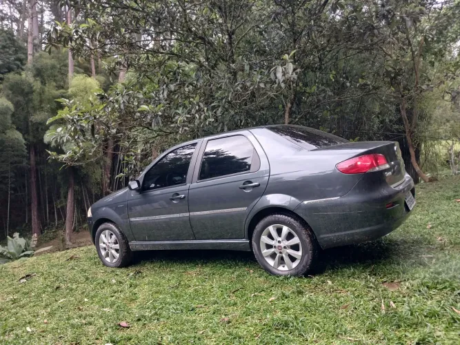 Fiat Siena HLX Dualogic 1.8 MPI Flex 8V 4P 2010