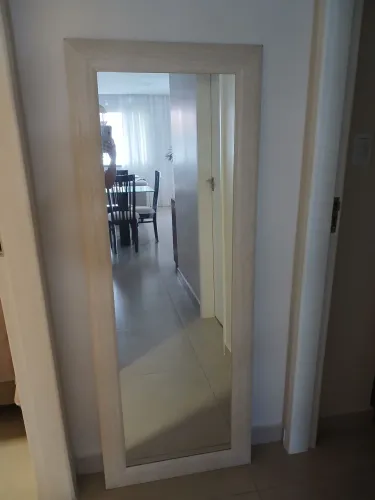 Espelho corpo inteiro com dimensões 1,60x60. Por apenas 120,0000