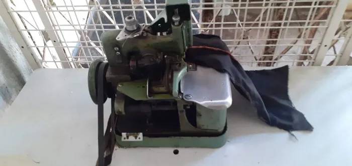 Máquina Overlock 220v