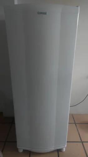 Geladeira nova, apenas 1 ano de uso