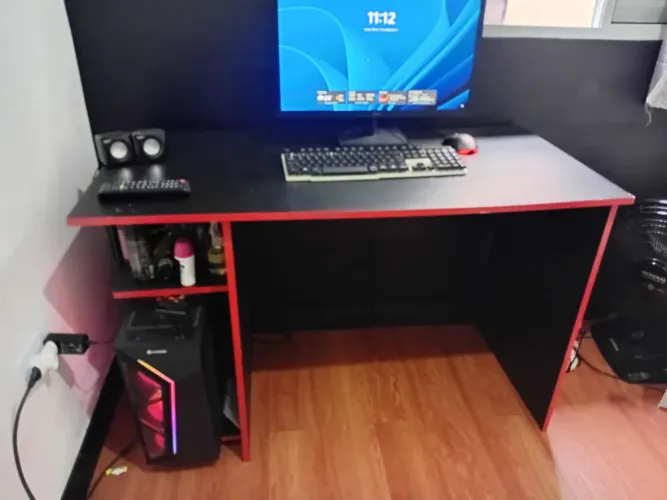 Mesa computador + cadeira