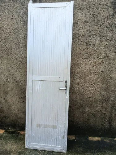 Porta de alumínio medidas 2 por 60