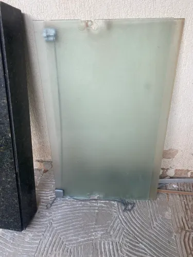 2 vitros de banheiro basculante de 1 metro por 58