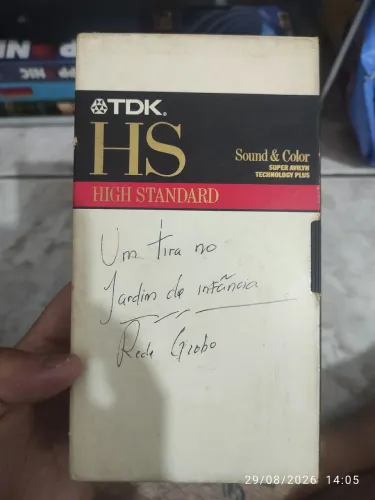 VHS um tira no jardim de infância (Tela quente c/ comerciais 2002)