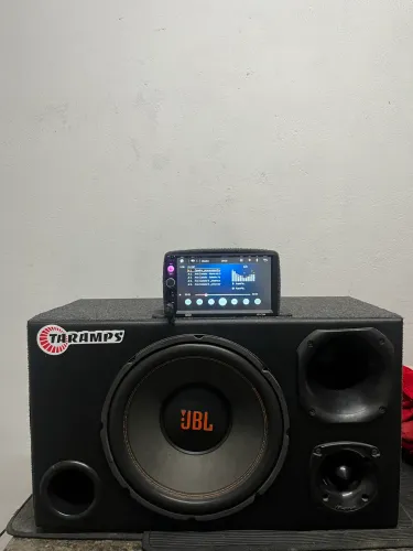 Som automotivo jbl