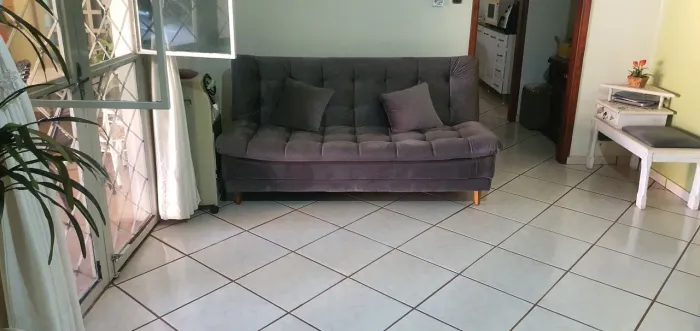 Vende se um Sofá-Cama semi novo