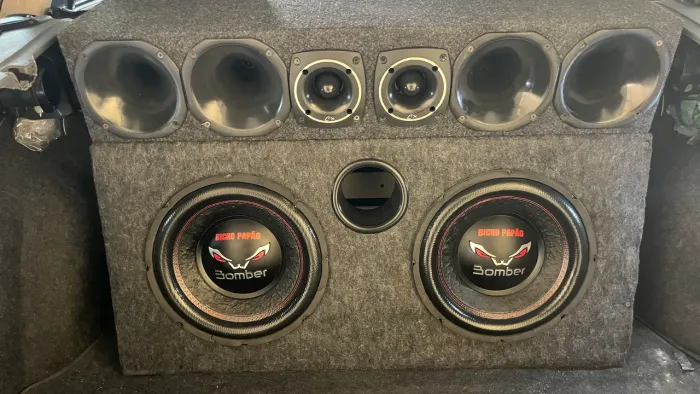 Caixa de som automotiva 2000W rms