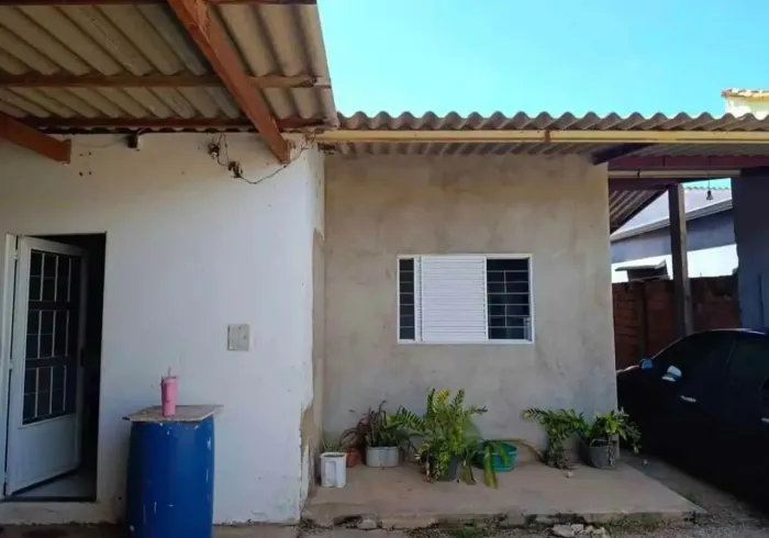 VENDO CASA NO BAIRRO MANOA,SOMENTE VENDA NÃO TROCO