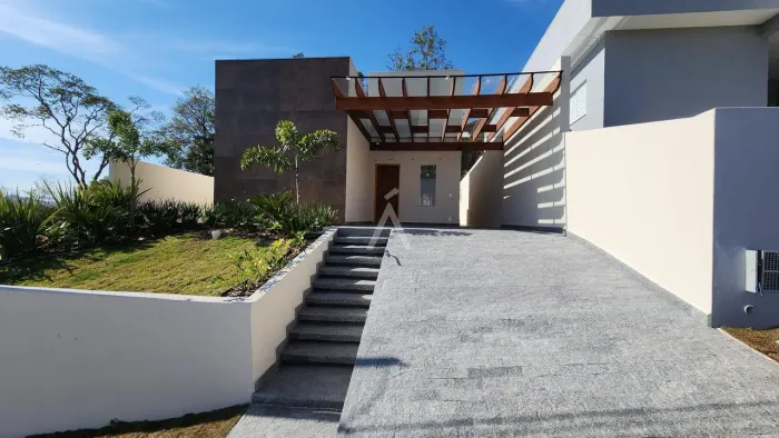 Casa 3 dormitórios à venda Centro Lindóia/SP