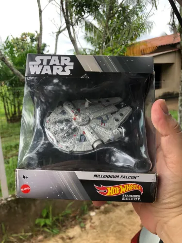 Millenium Falcon - Starships Select - HotWheels.