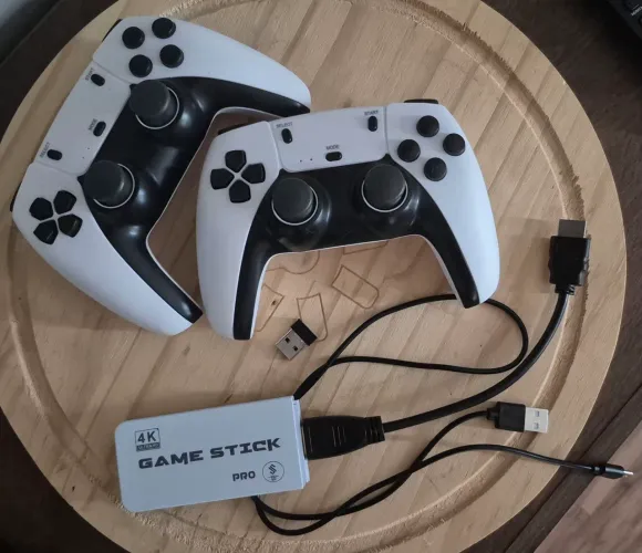 Game Stick 4K Branco 2 controles Novo