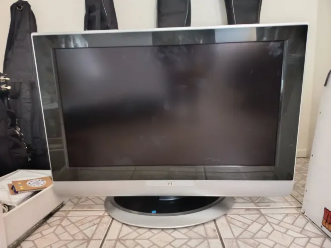 TV LCD JVC 32 Polegadas com entrada HDMI