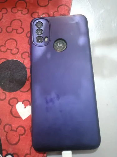 Vendo celular motoe 40 4 ram 11 Android top semi-novo vir buscar no preço bom forene 