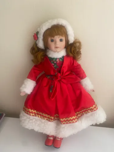 Boneca antiga de porcelana, 40cm, trazida dos EUA.