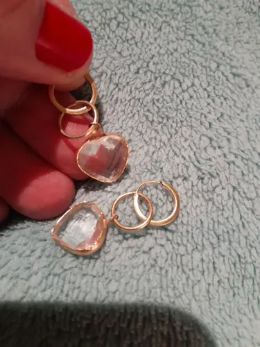 Brinco ouro 18k com pingente zirconia e ouro 18k.  1,5x1,5 cm 2vm espessura. Lindo peca