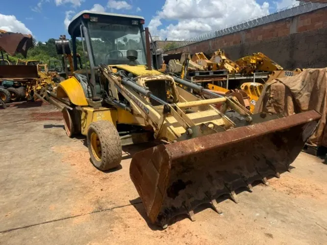 Acabou de chegar Retroescavadeira New Holland LB90 motor Cummins aspirado retirada de PEÇA