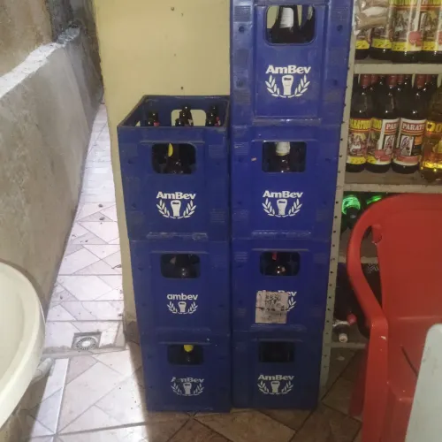 Vendo caixas de cervejas barato pra sair logo