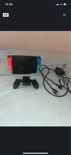 Nintendo Switch com Super Mario Odissey e cuphead