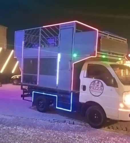 Carro de som e Personagens para publicidade.