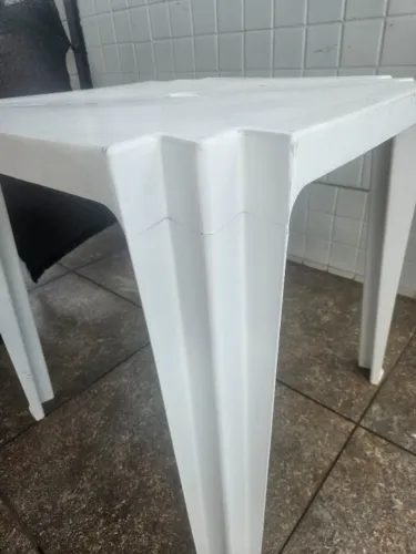 Jogo de Mesa e 04 Cadeiras
