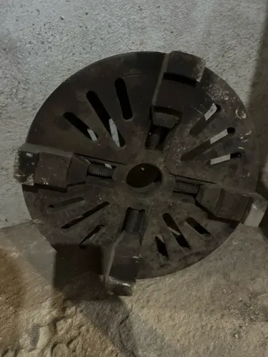 Placa para torno mecânico