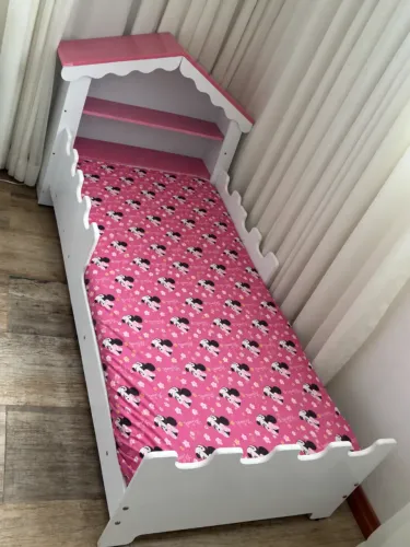 Cama infantil com colchão conservada