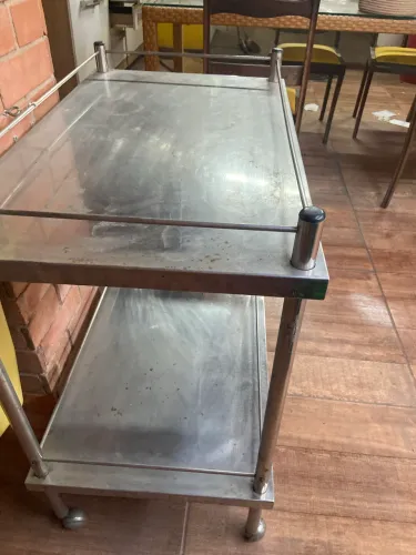 Carrinho de inox auxiliar