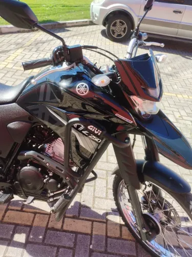 Yamaha XTZ Lander 250- excelente!