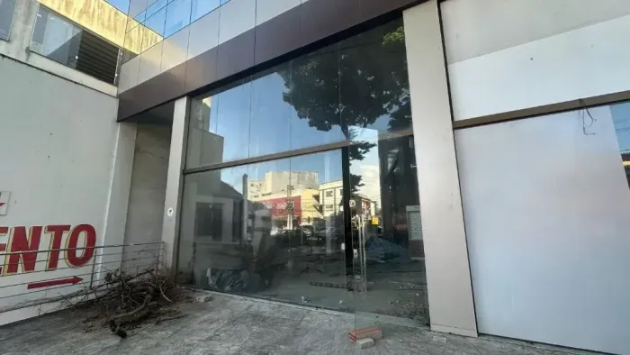 Ponto comercial/Loja/Box para aluguel possui 244 metros quadrados