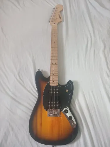 Guitarra Squier mustang