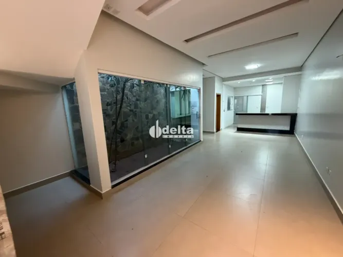 Casa residencial com 3 quartos sendo 1 suíte, disponível para locação no bairro Jardim Pat