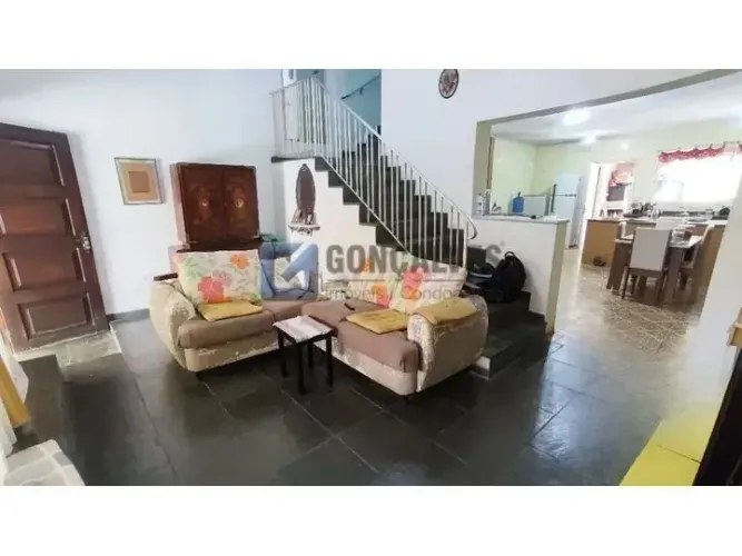 Sobrado à venda em Santa Terezinha, São Bernardo do Campo  3 quartos, 1 suíte, 2 vagas