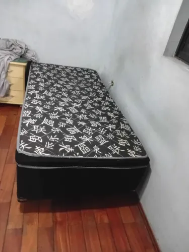 Vende-se cama de solteiro!