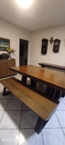 Mesa de jantar com bancos + aparador ,lindo jogo :