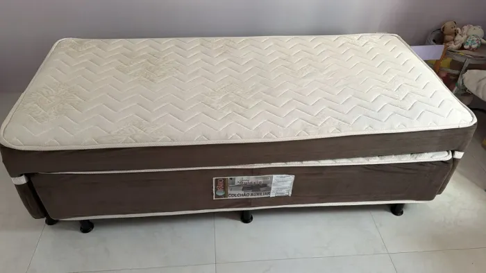 Cama box de solteiro seminova