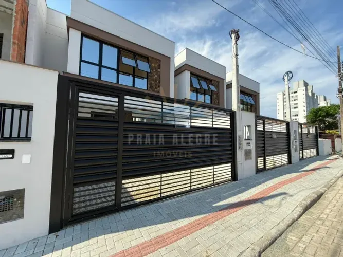 Sobrados de alto padrão em Balneário Piçarras
