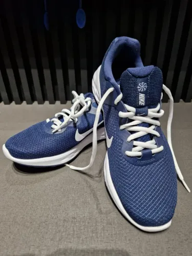 Tênis Nike Revolution 6