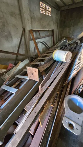 Lote de Madeira Mista (Caibros, Ripas e Tábuas) - Preço a combinar