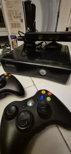 Xbox 360 kinect Special Edition com Defeito