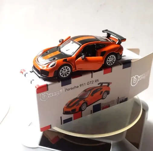 Miniatura Porsche 911 GT2 RS Laranja 1/64 Bburago Abre Portas